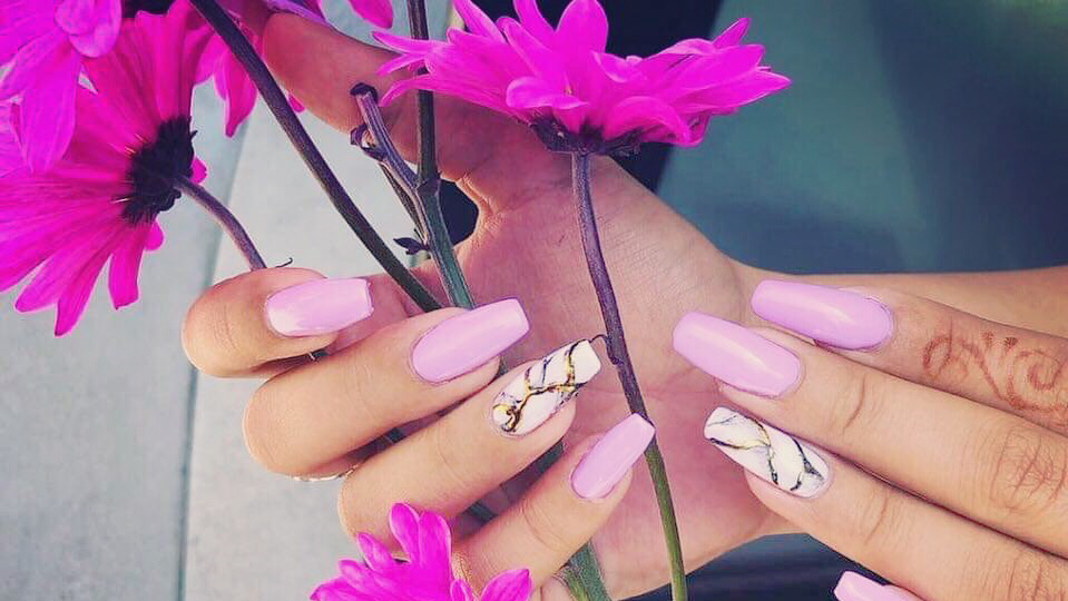 Onyx Nails logo